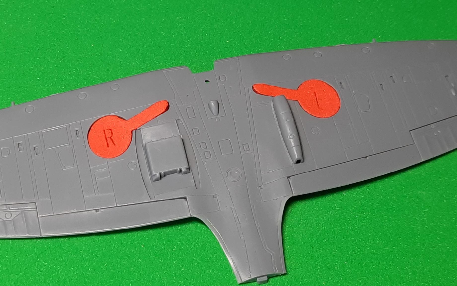 77225 1/72 Spitfire Mk.I wheel bay plugs (for Tamiya)