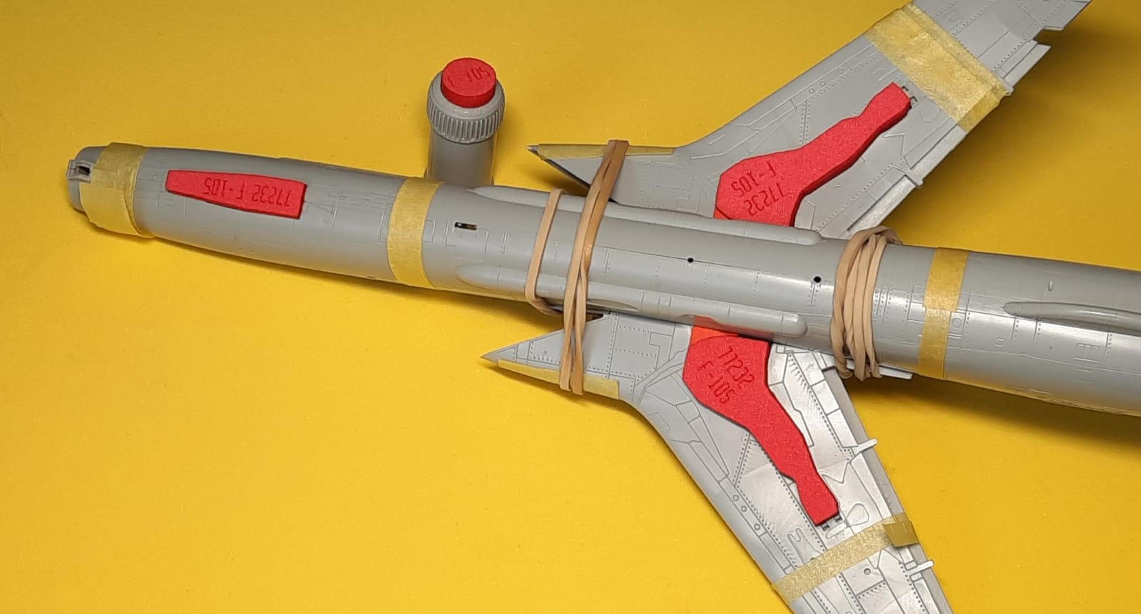 77232 1/72 F-105 wheel bay plugs (for Trumpeter)