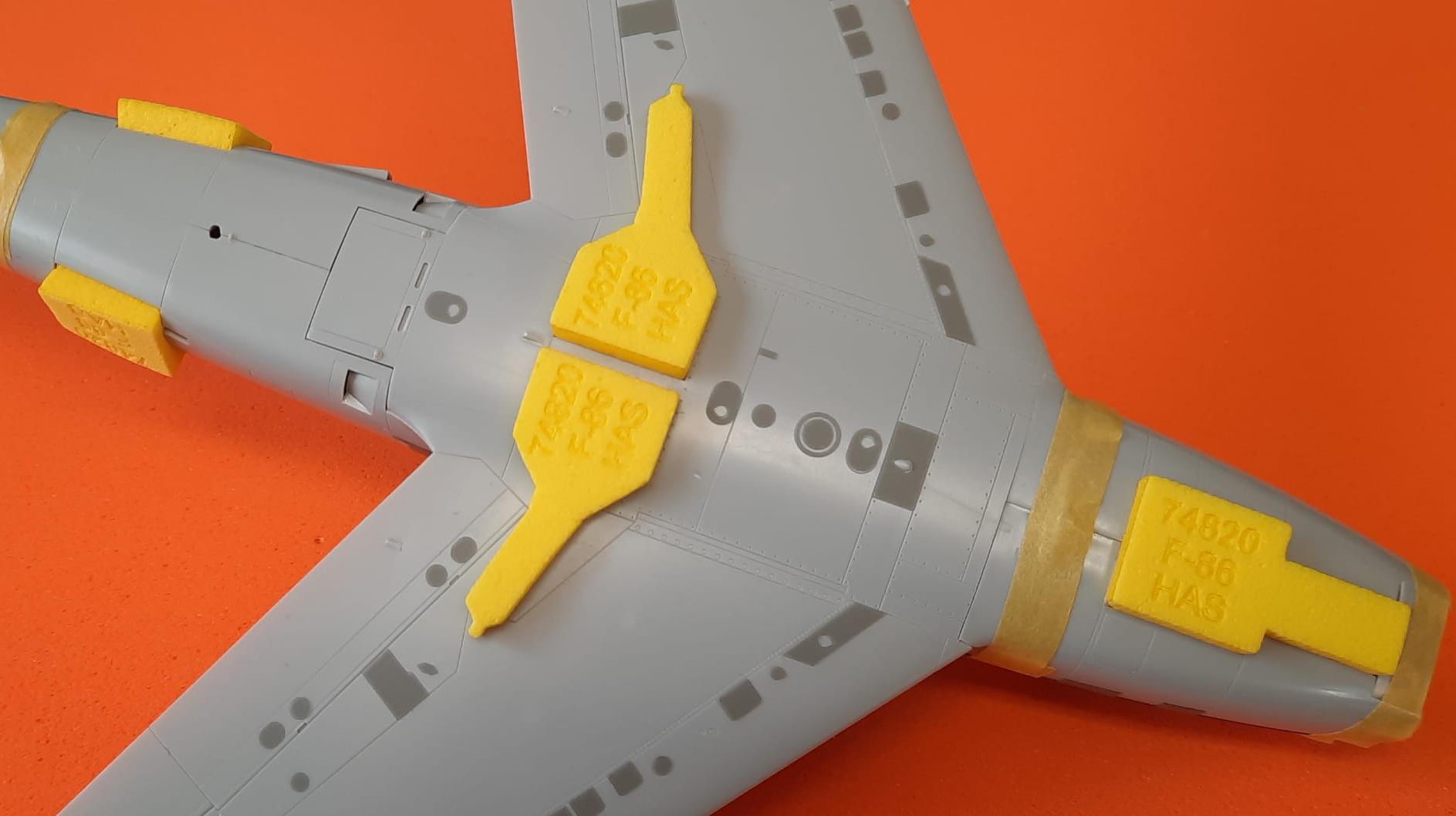 74820 1/48 F-86F Sabre wheel bay plugs (for Hasegawa)