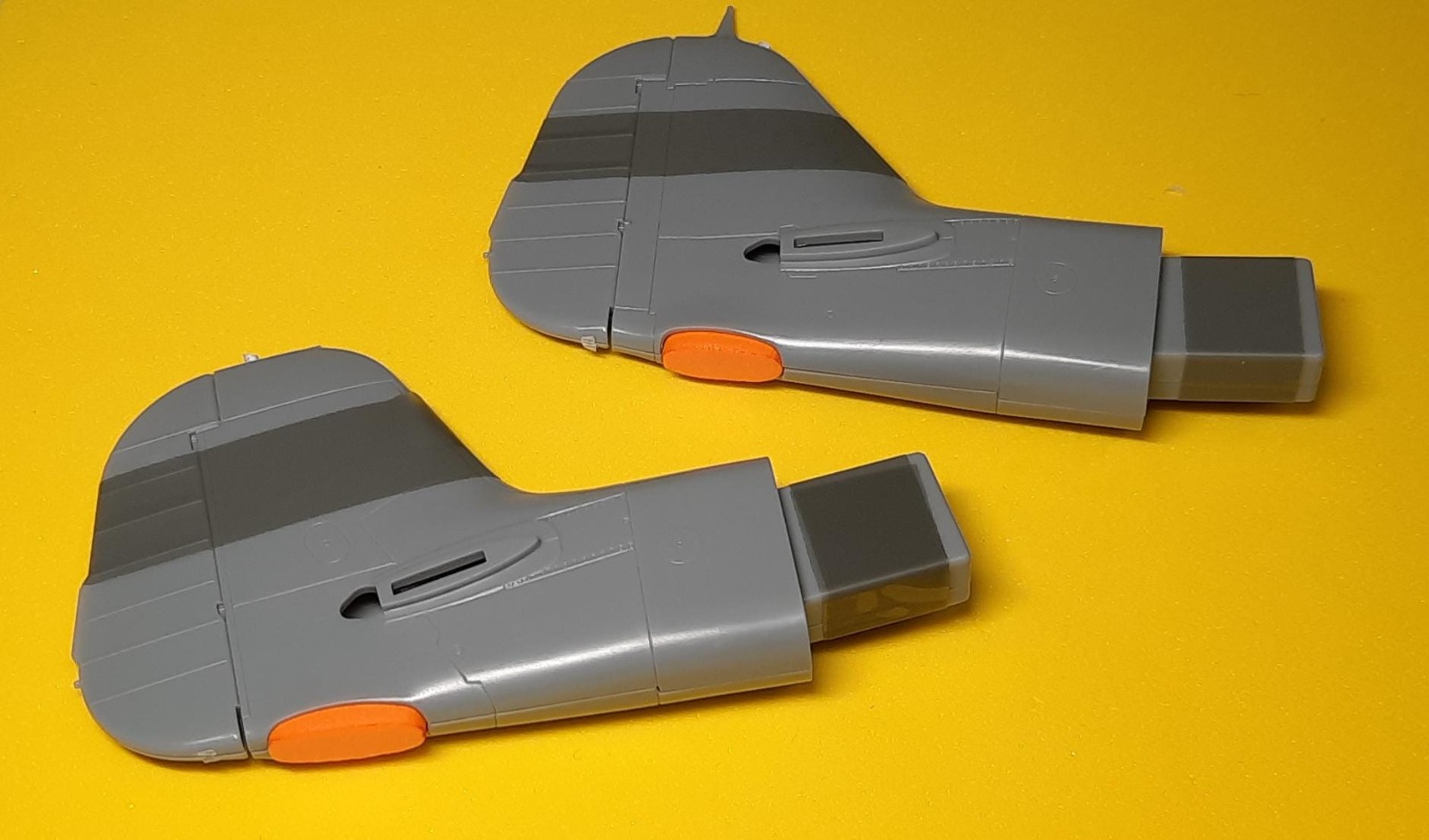 73205 1/32 Fw 190 D wheel bay plugs (for Hasegawa/Hobby 2000)