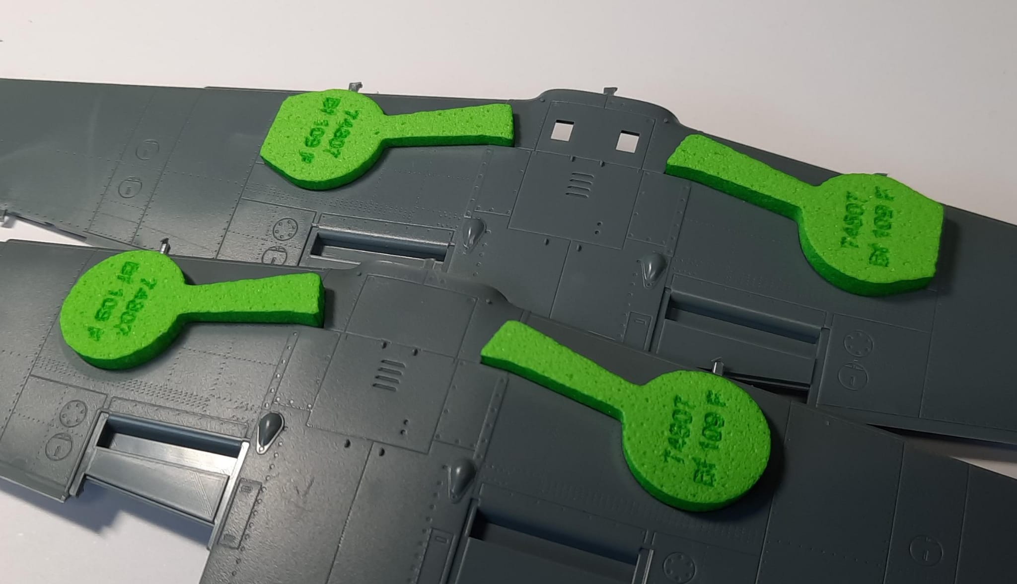 74807 1/48 Bf 109 F-2/F-4 wheel bay plugs (for Eduard)